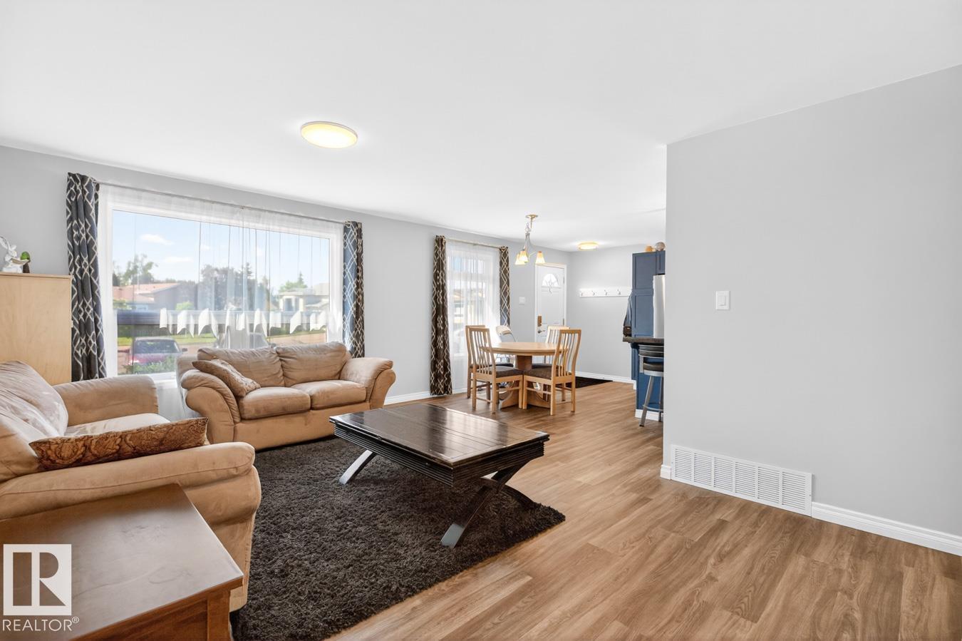 152 WARWICK RD NW - 10