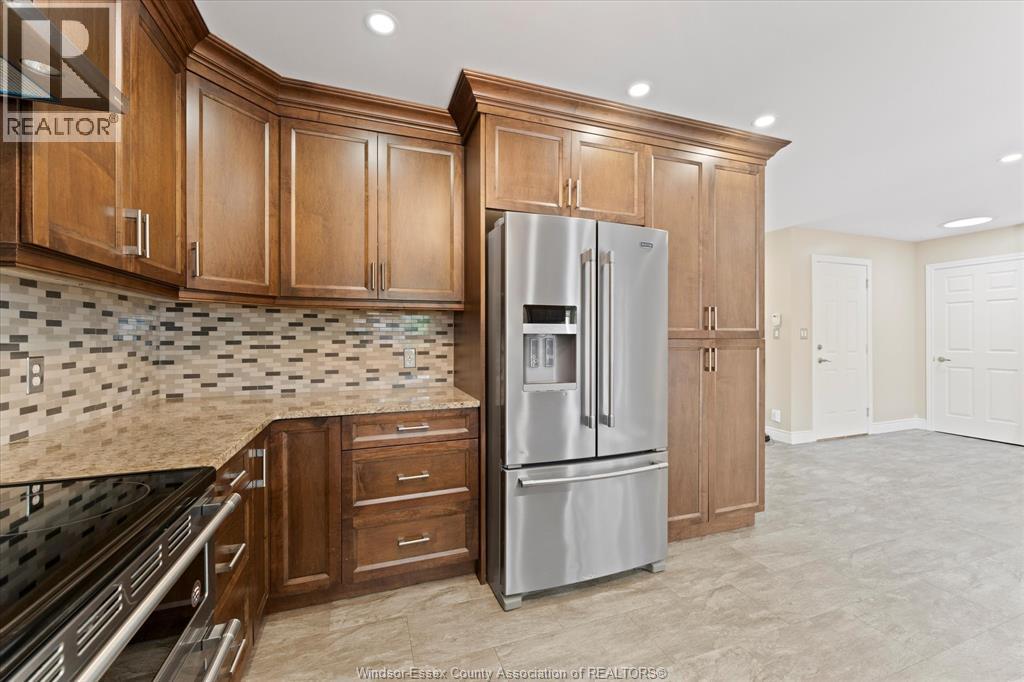 18 ELIZABETH CRESCENT - 13