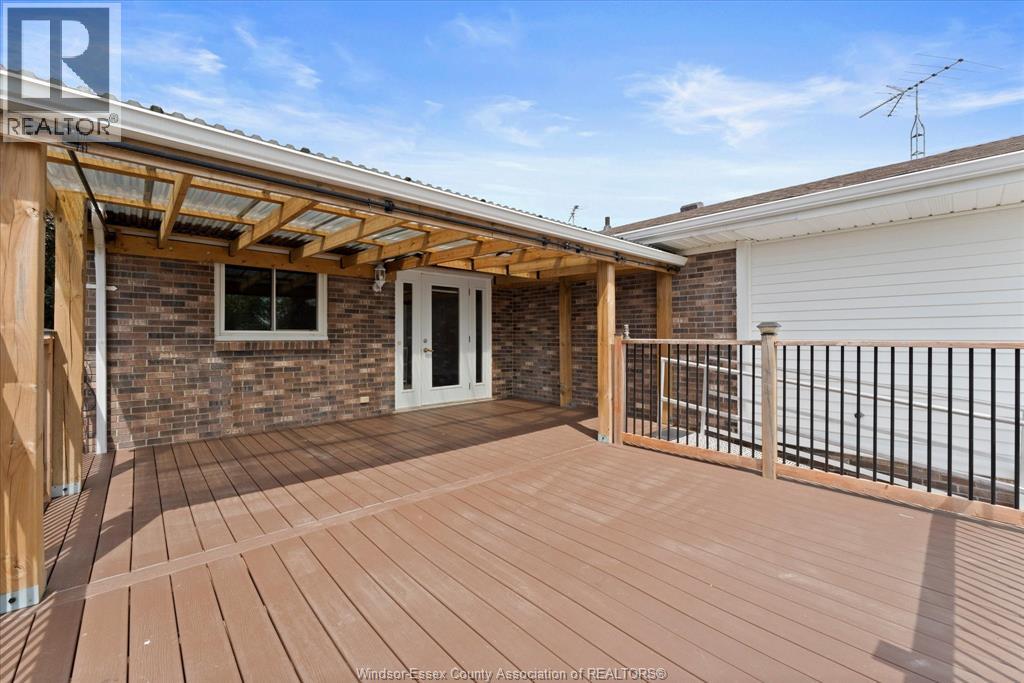 18 ELIZABETH CRESCENT - 30