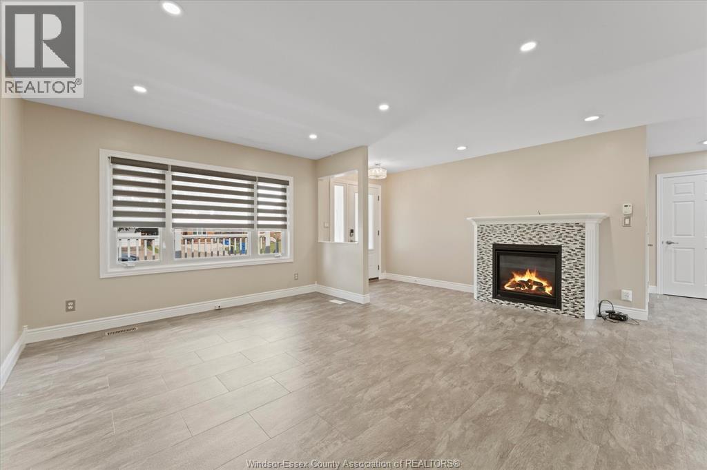 18 ELIZABETH CRESCENT - 8