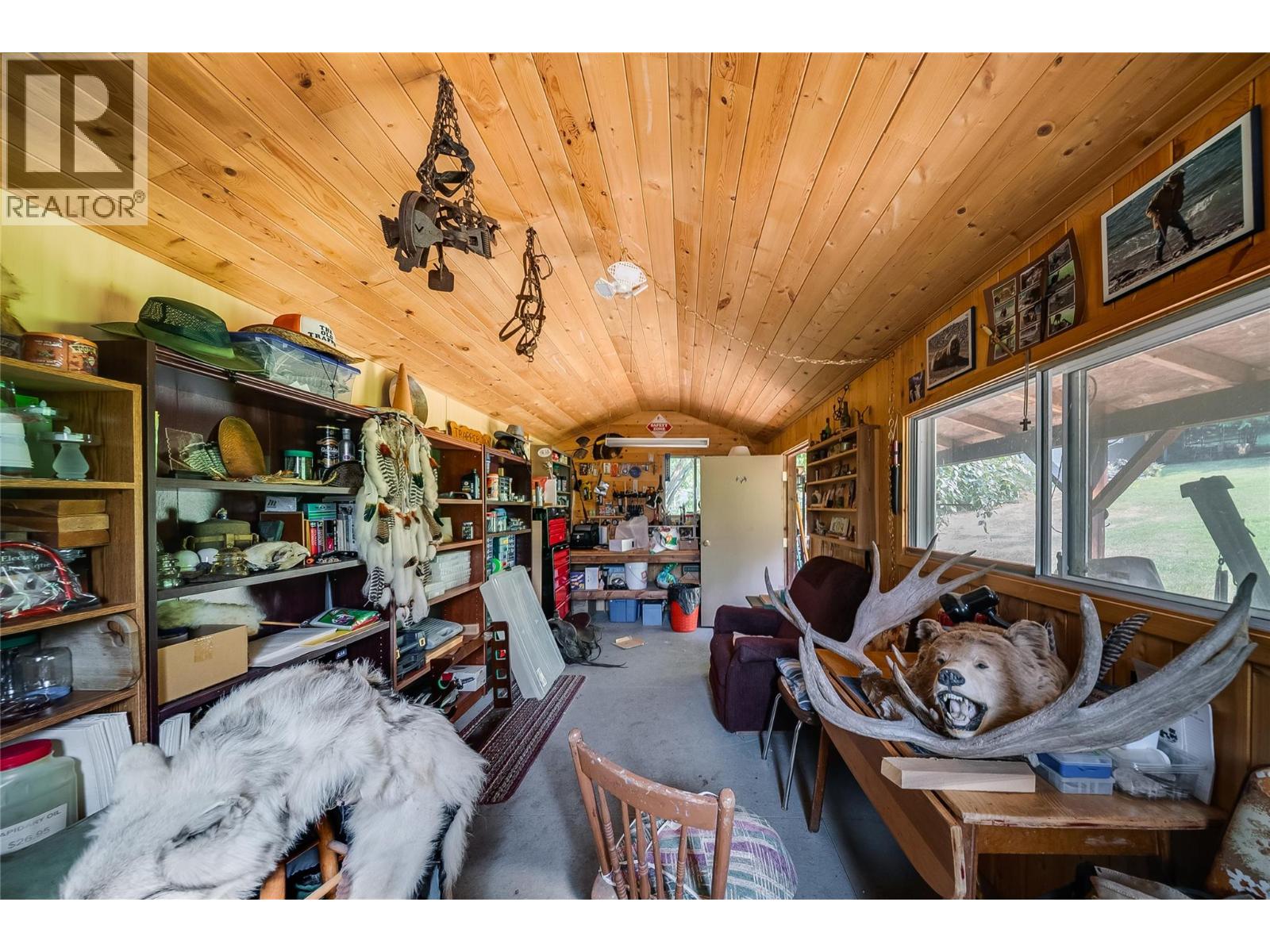 1562 Arrow Lakes Drive - Image 28
