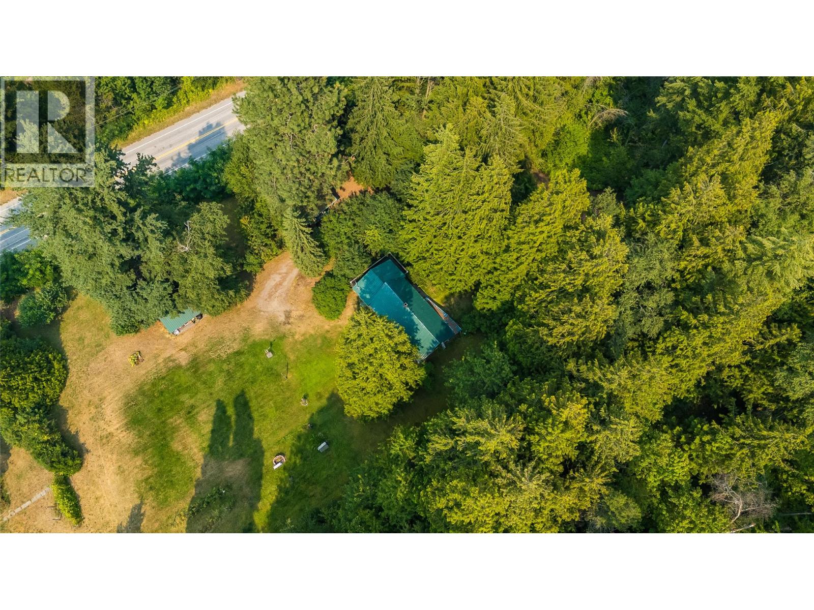 1562 Arrow Lakes Drive - Image 4