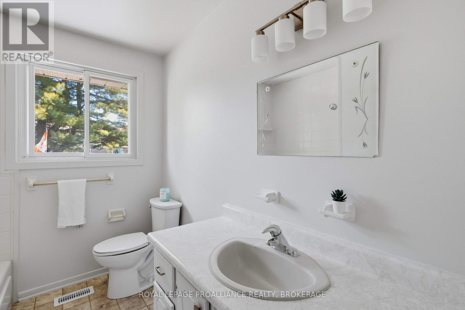 367 GEORGIANA STREET - 15