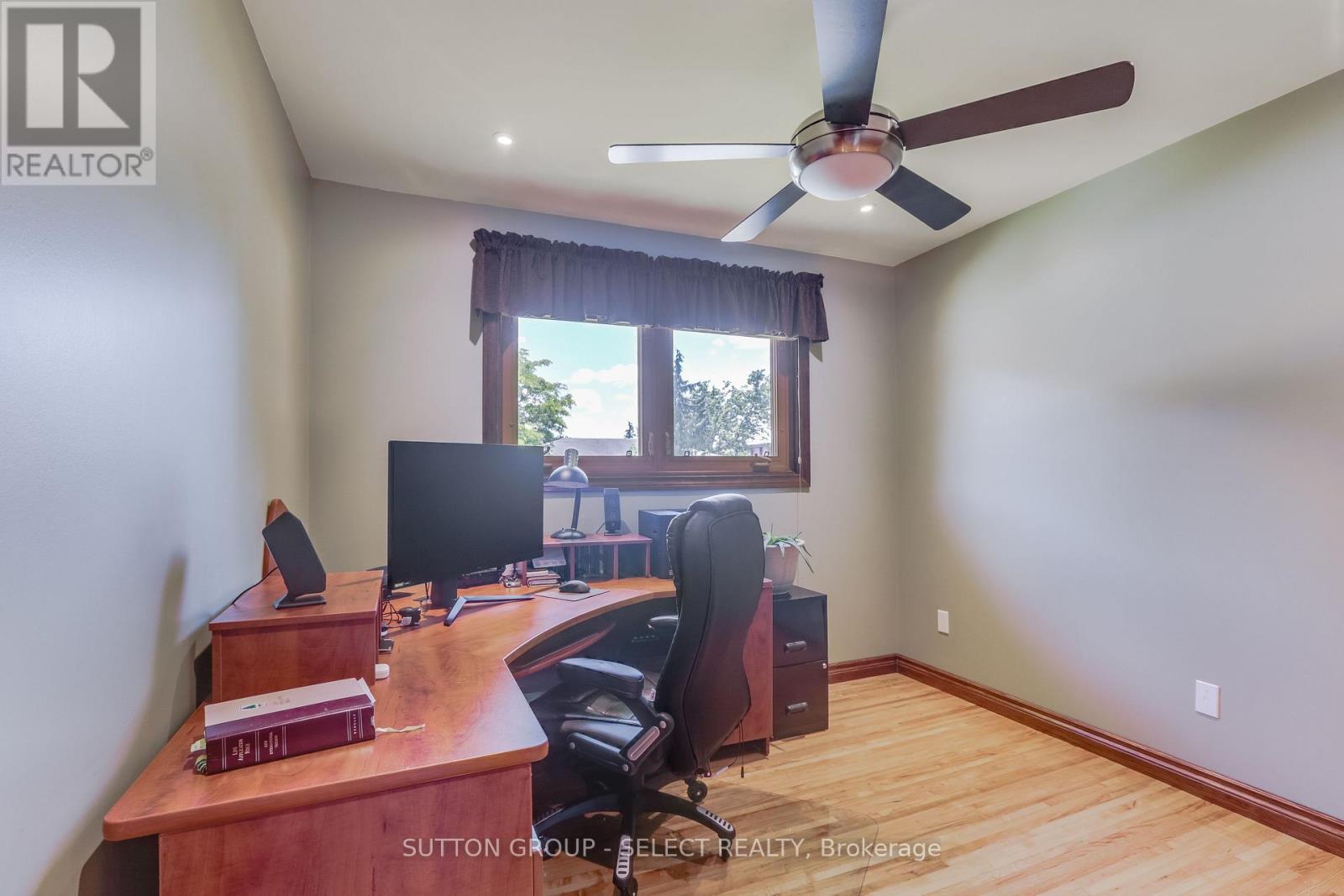 1054 CHIPPEWA DRIVE - Image 16