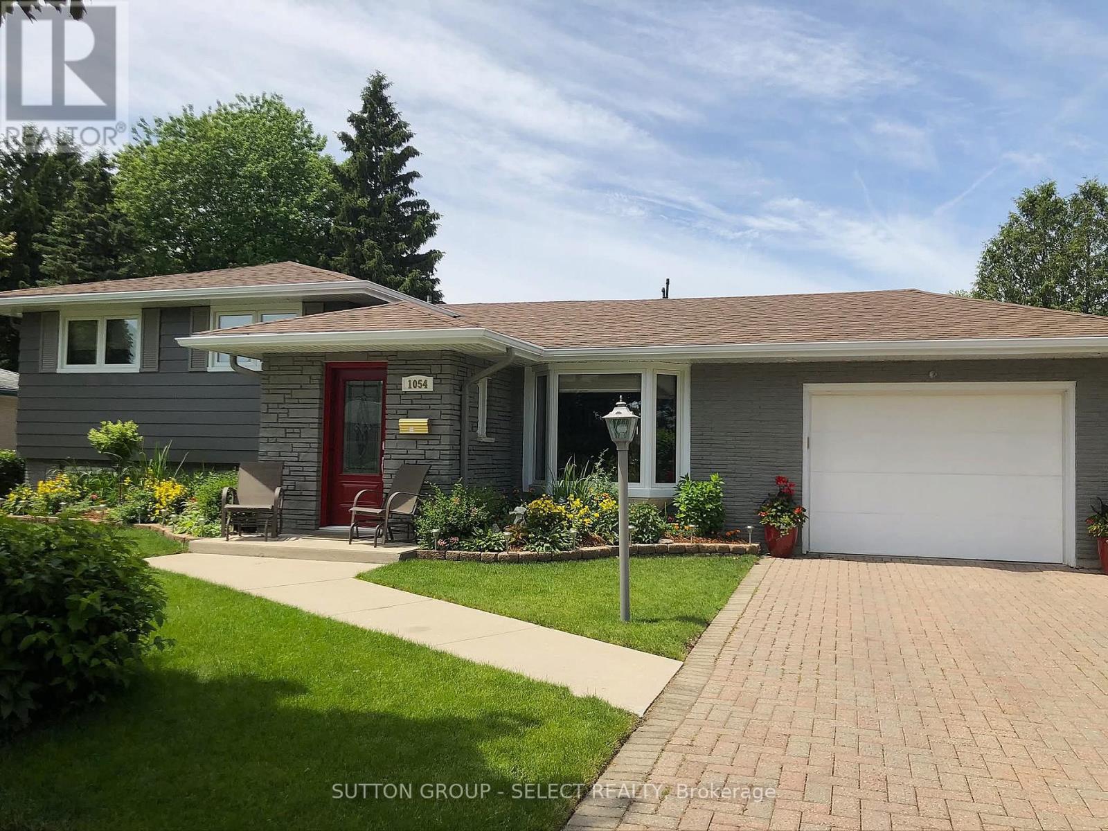 1054 CHIPPEWA DRIVE - 2