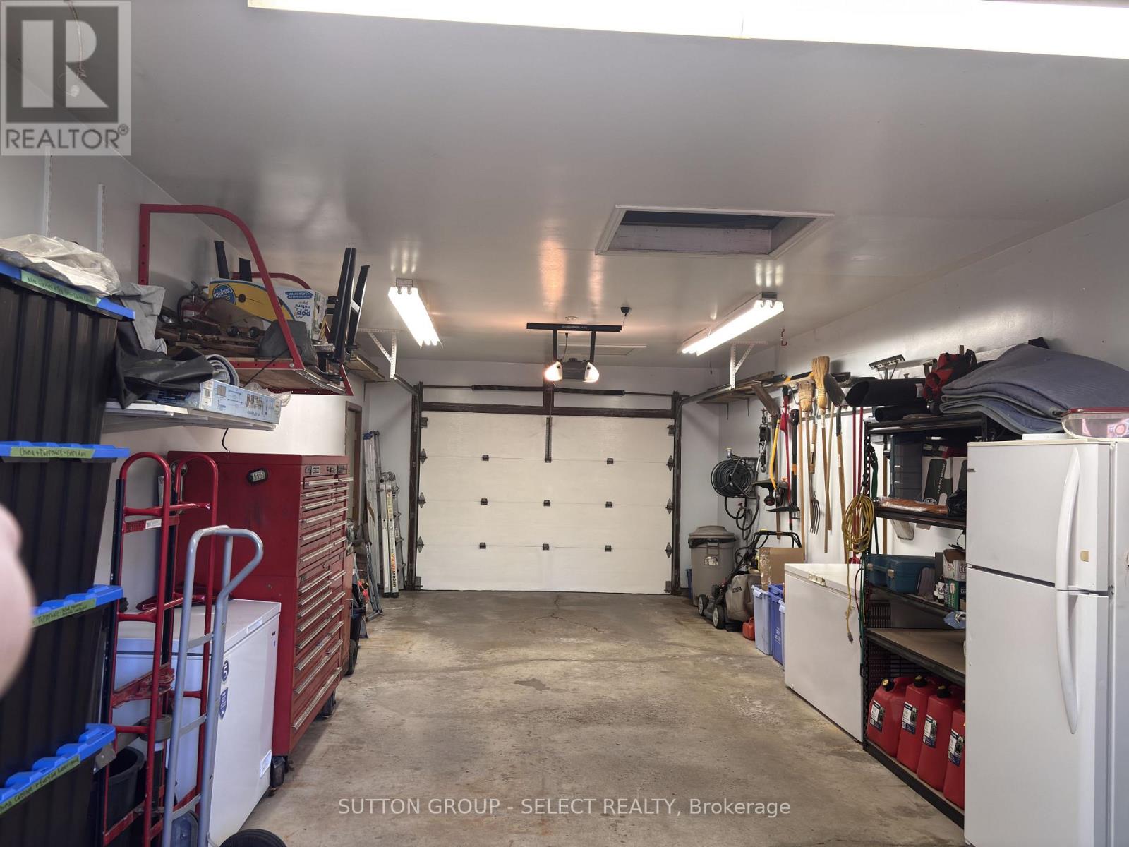 1054 CHIPPEWA DRIVE - Image 28