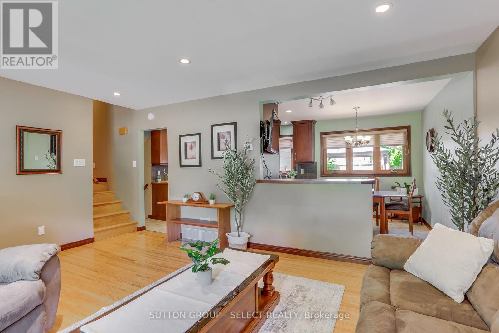 1054 CHIPPEWA DRIVE - Image 6