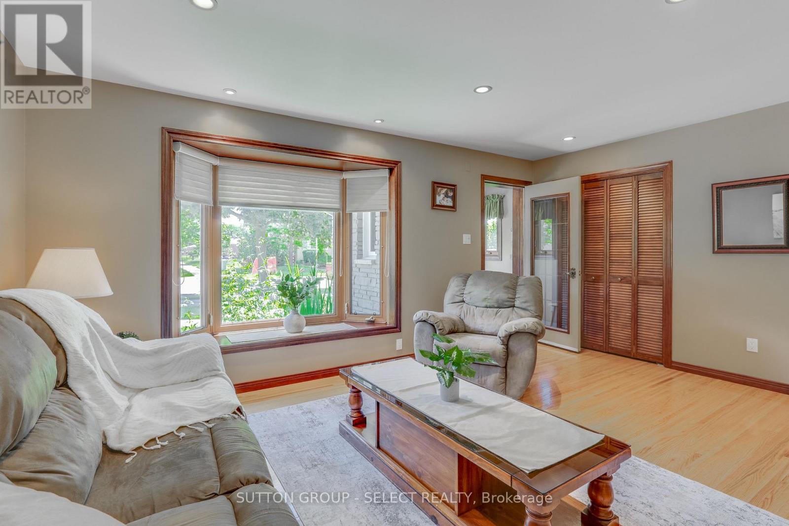 1054 CHIPPEWA DRIVE - Image 8