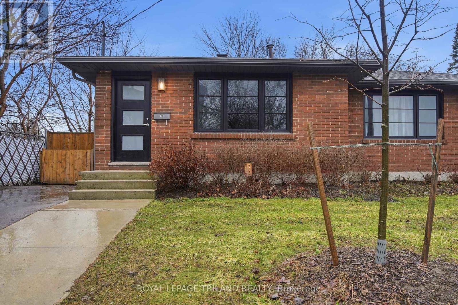 125 CONNAUGHT AVENUE - 1
