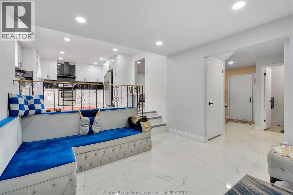 655 ROSELAND DRIVE South - 16
