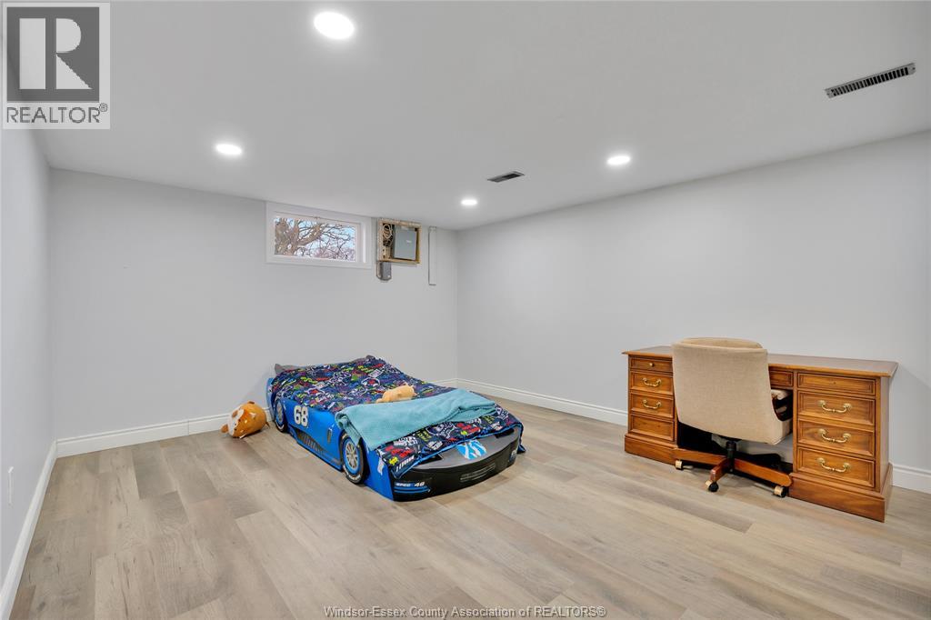 655 ROSELAND DRIVE South - 24