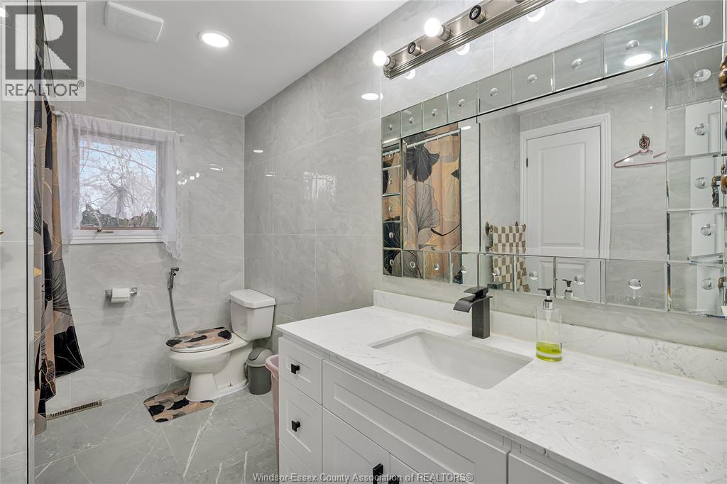 655 ROSELAND DRIVE South - 18