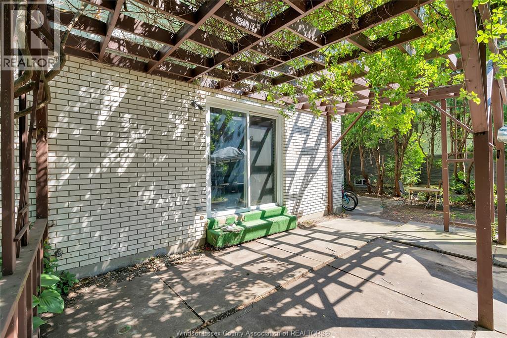 655 ROSELAND DRIVE South - 31
