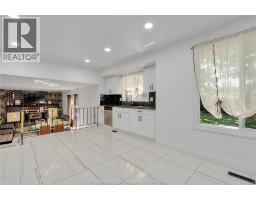 2pc Bathroom - 655 Roseland Drive South, Windsor, ON N9G1T7 Photo 9