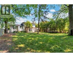 655 Roseland Drive South, Windsor, ON N9G1T7 Photo 32