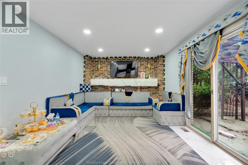 655 ROSELAND DRIVE South - 14