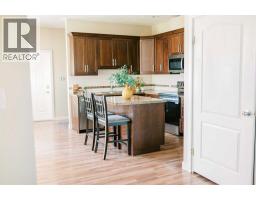 4pc Bathroom - 5007b 46 Street, Stettler, AB T4K1A7 Photo 8