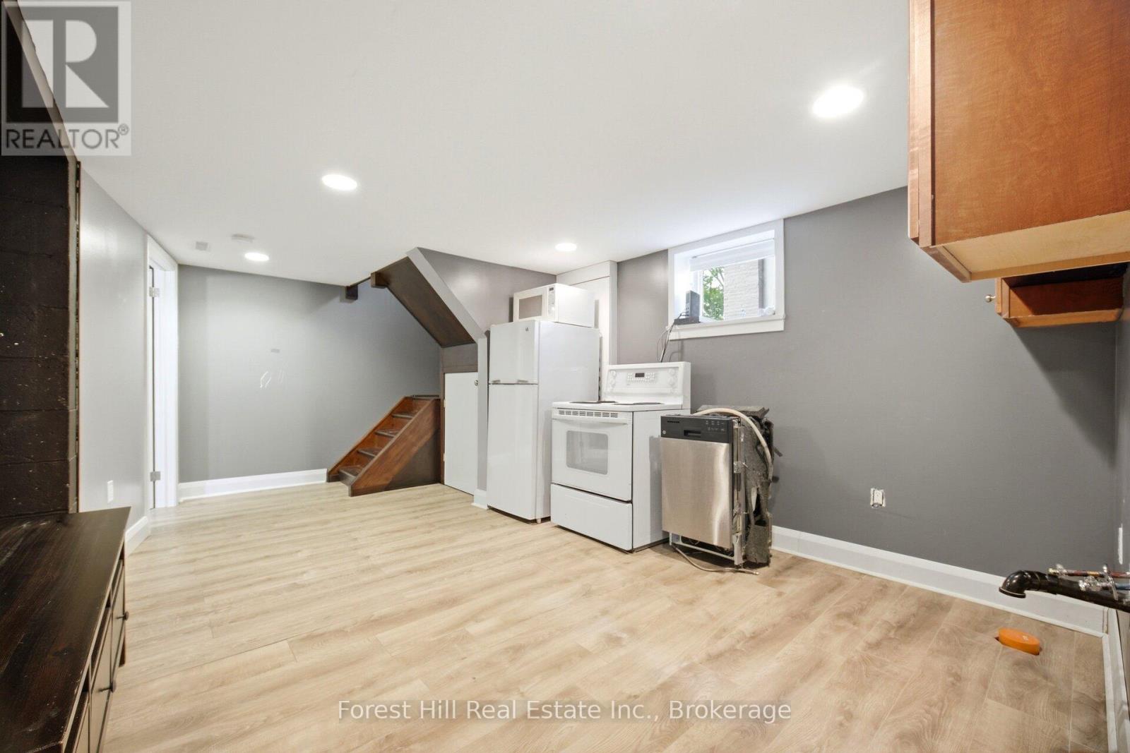 39 BROADVIEW AVENUE - 27