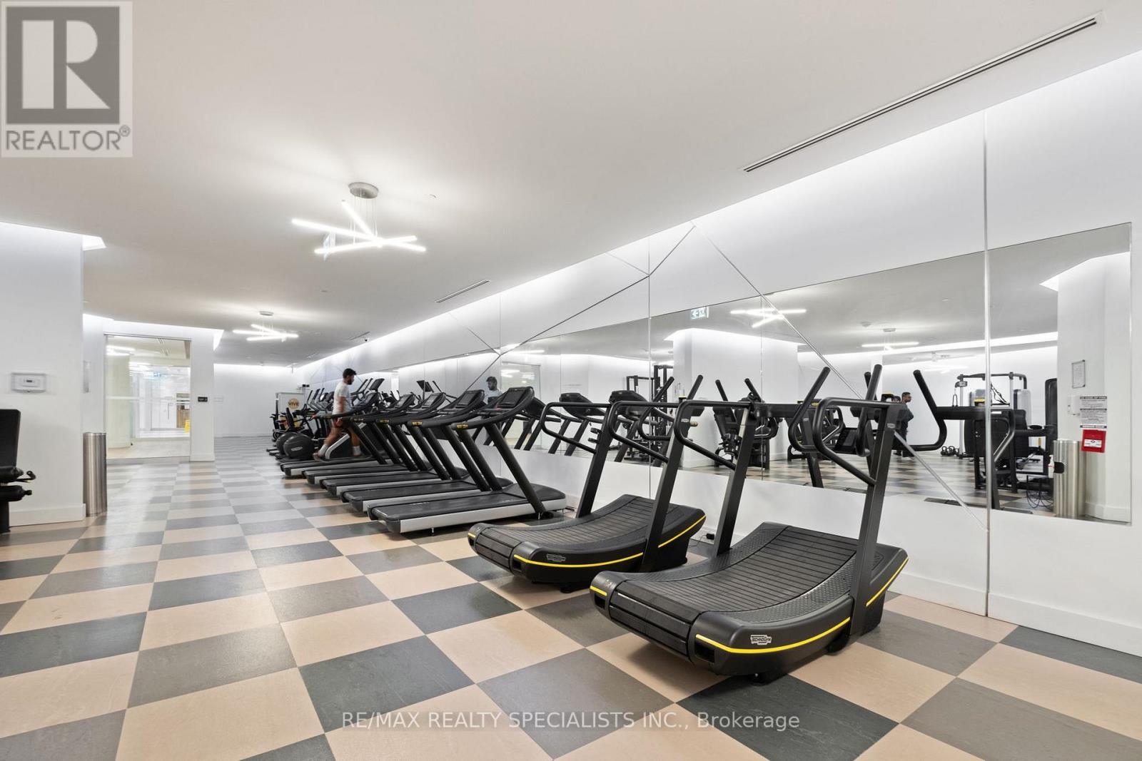 #3505 50 ORDNANCE STREET - 33