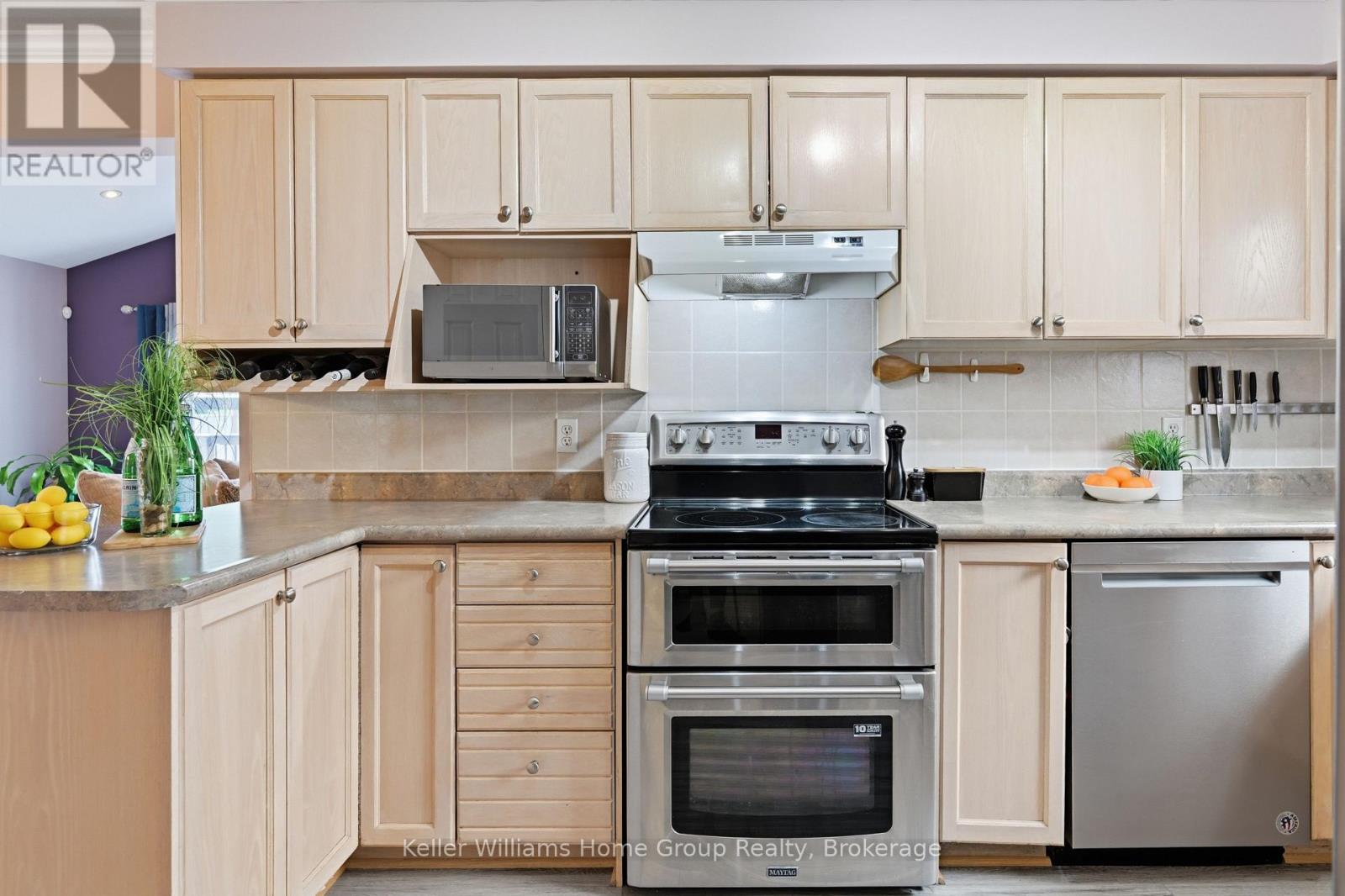 31 VINIFERA DRIVE - 19