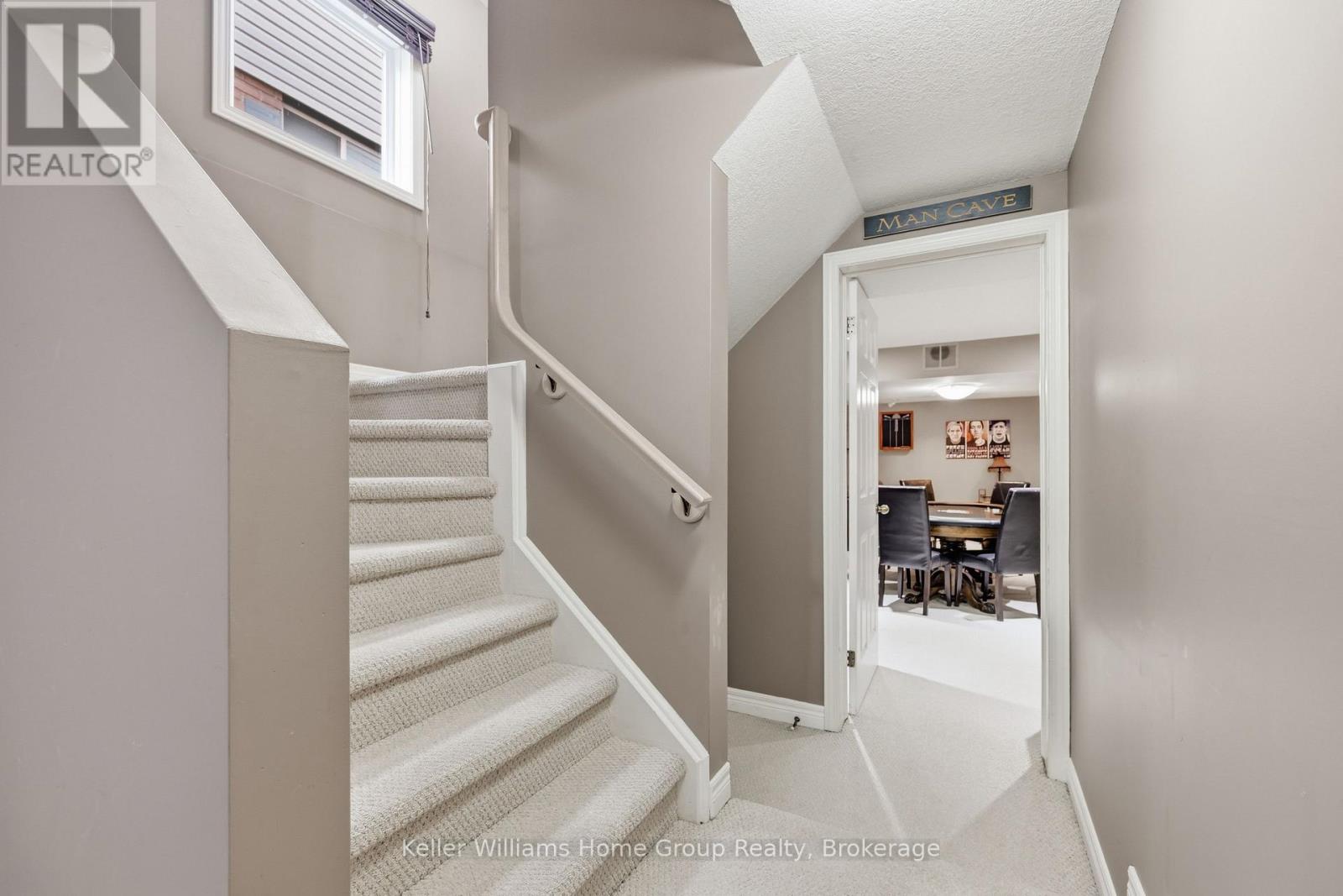 31 VINIFERA DRIVE - 34