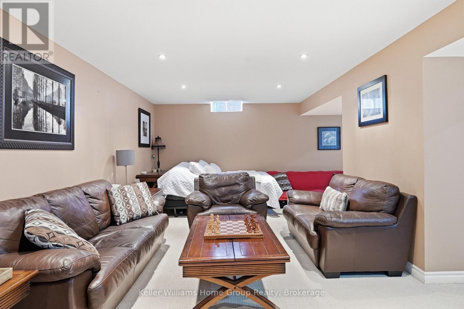 31 VINIFERA DRIVE - 38