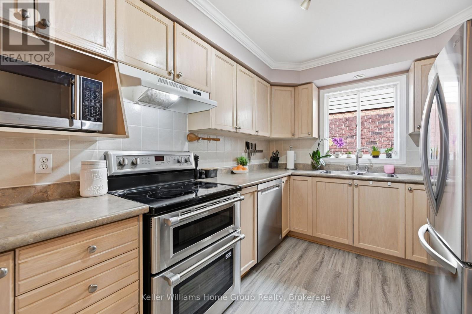 31 VINIFERA DRIVE - 9