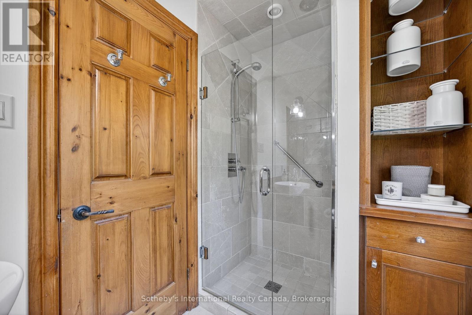 589374 19 GREY ROAD - 20