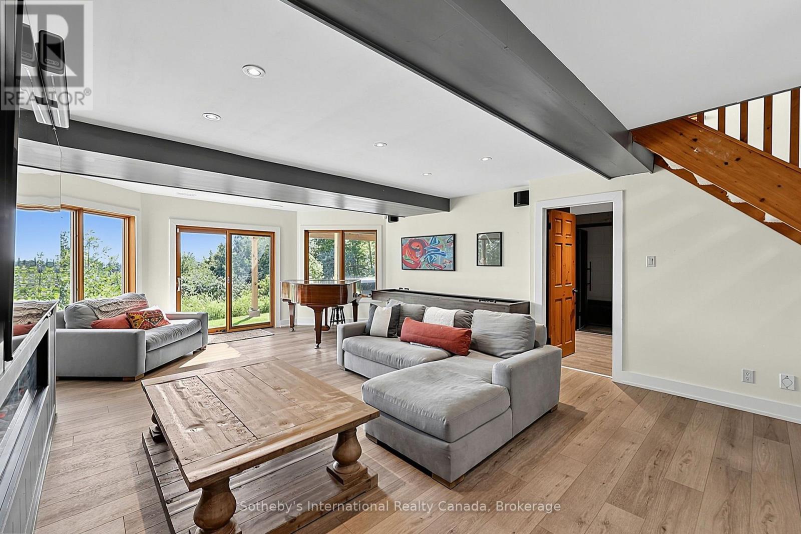 589374 19 GREY ROAD - 32