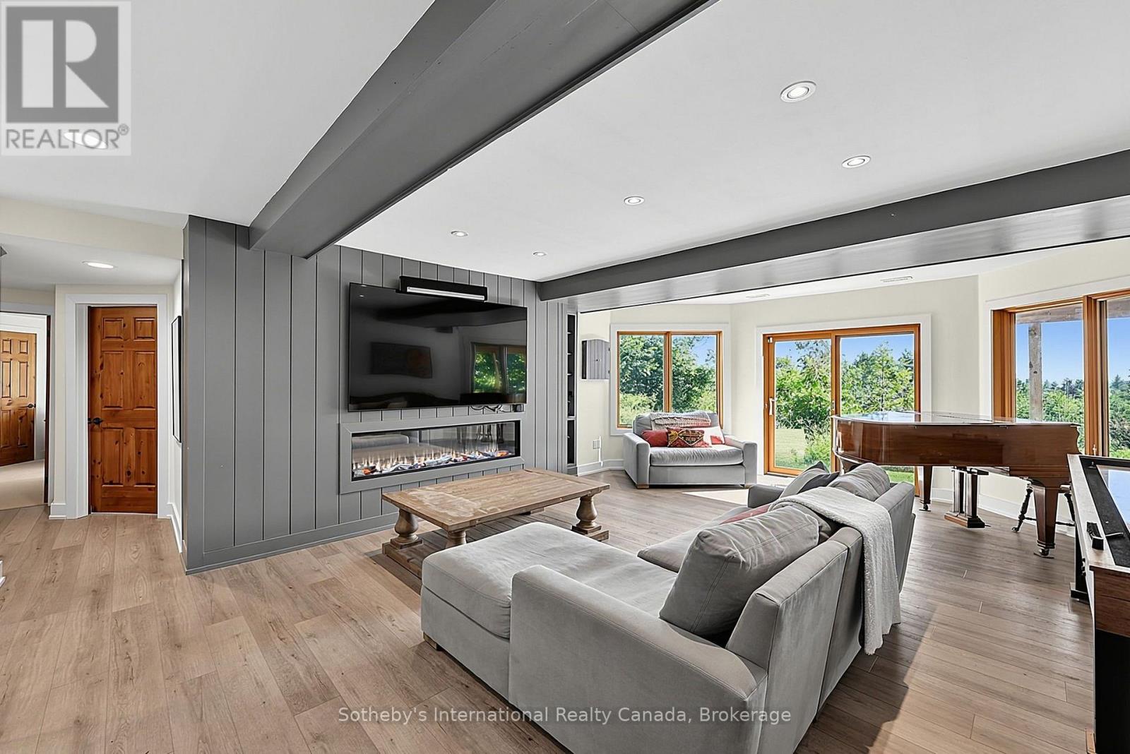 589374 19 GREY ROAD - 34