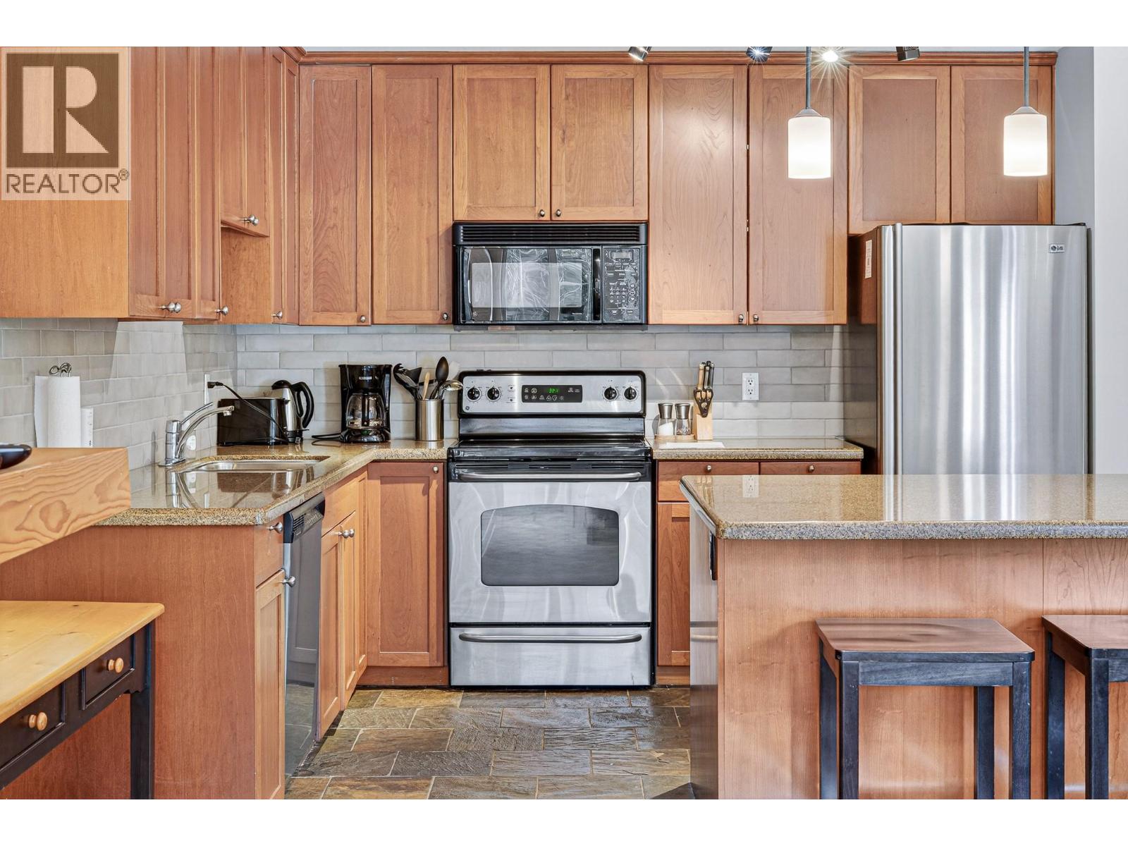 #104D 43 RIVERMOUNT Place - 19
