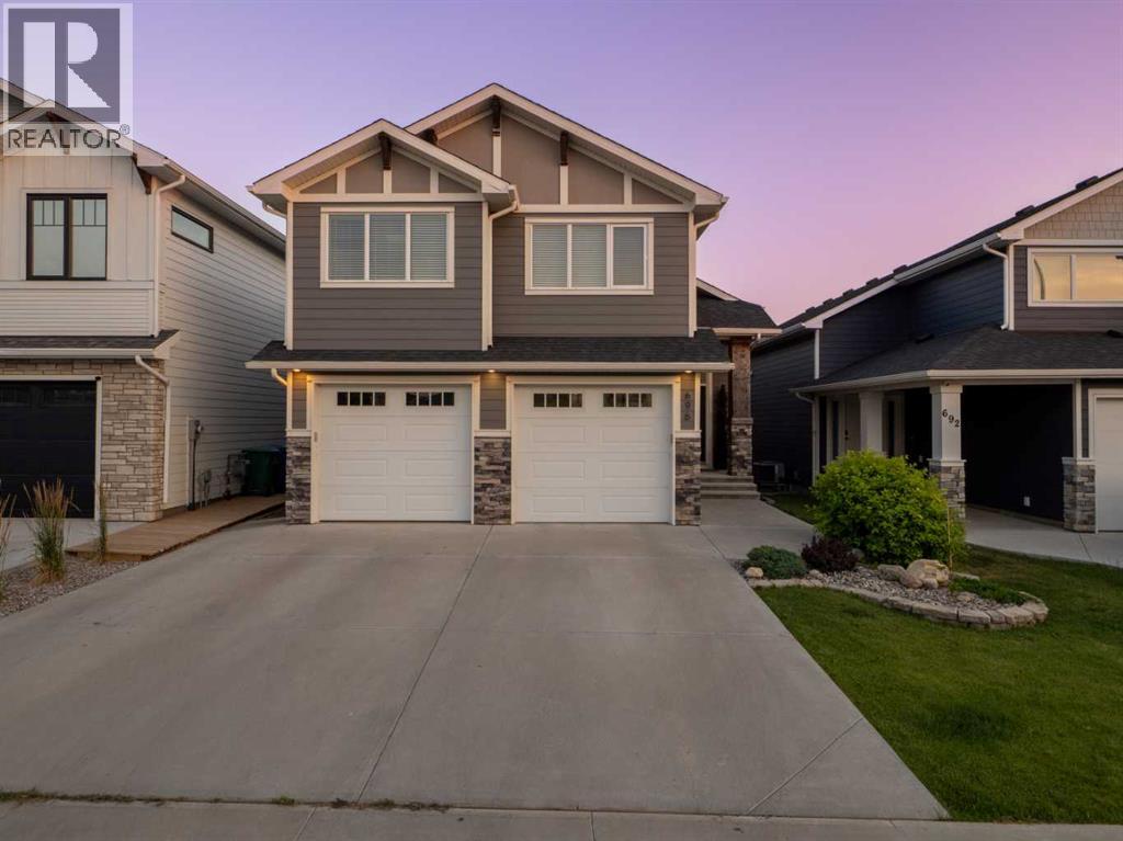 696 Sixmile Crescent S - 2