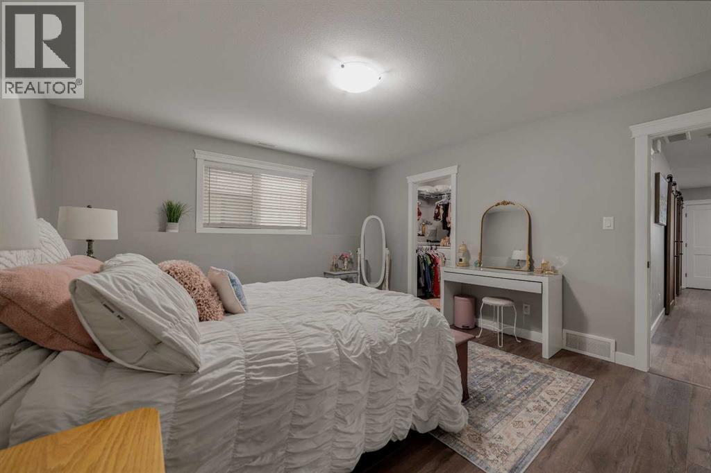 696 Sixmile Crescent S - Image 41