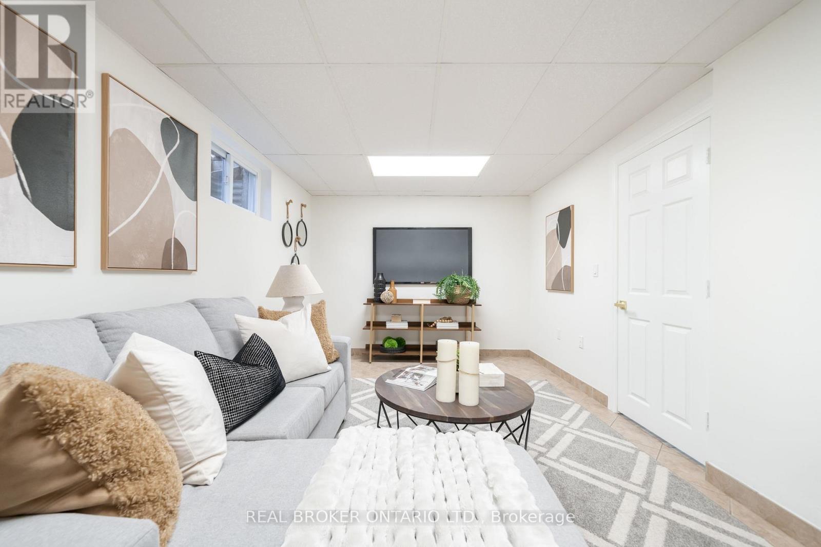 #1 684 DYNES ROAD - 24