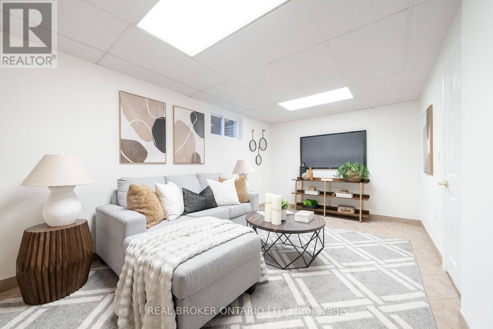 #1 684 DYNES ROAD - 25