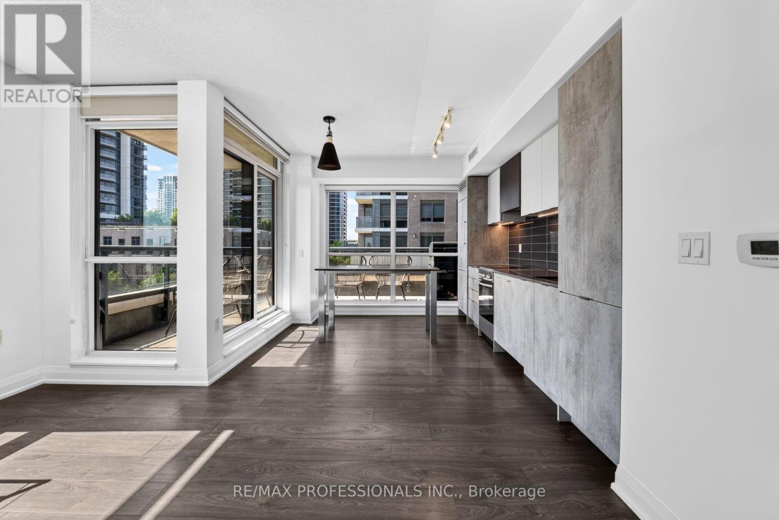 #406 10 GIBBS ROAD - Image 10