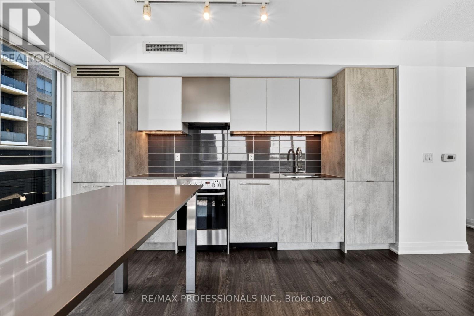 #406 10 GIBBS ROAD - Image 16