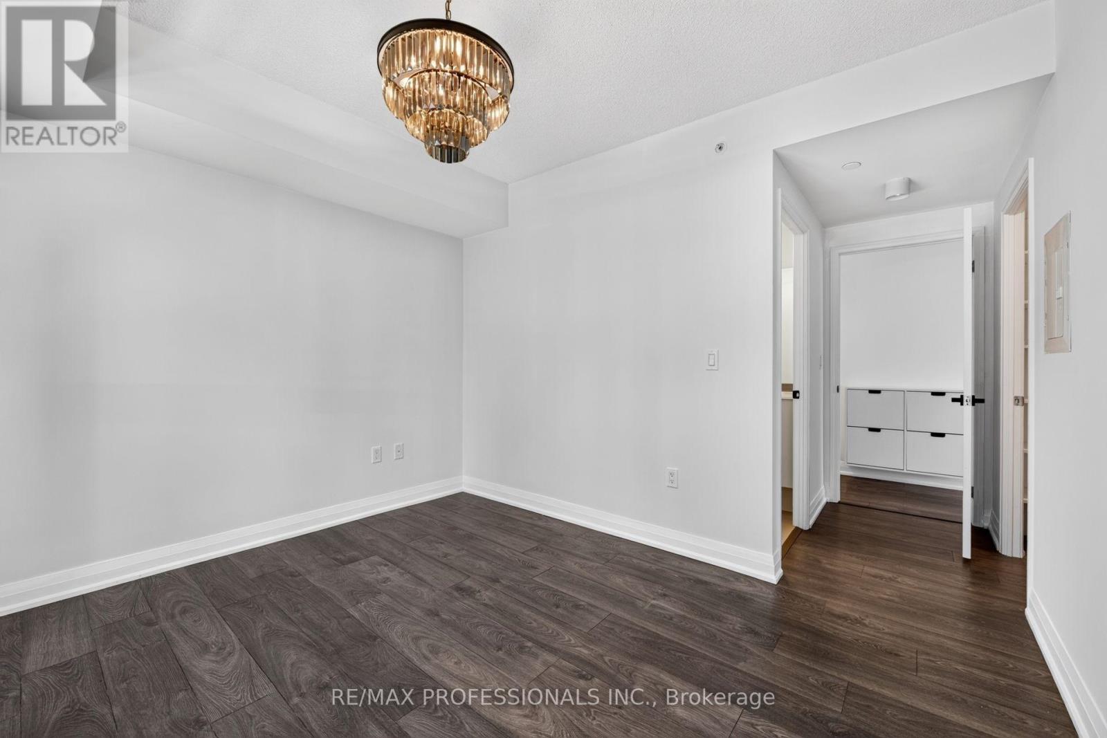 #406 10 GIBBS ROAD - Image 27