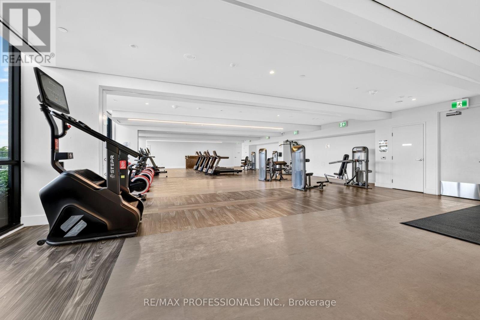 #406 10 GIBBS ROAD - Image 31