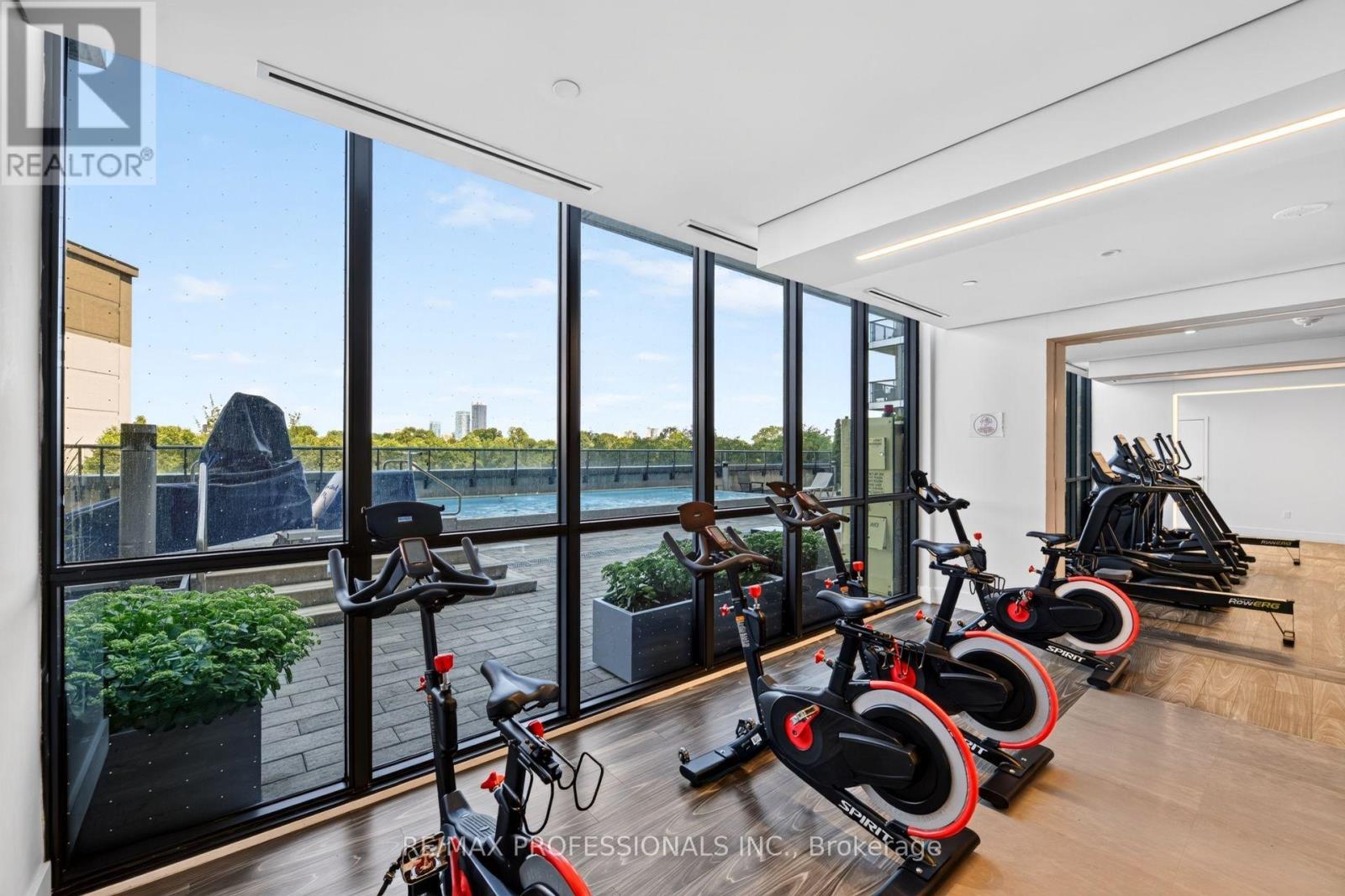 #406 10 GIBBS ROAD - Image 33
