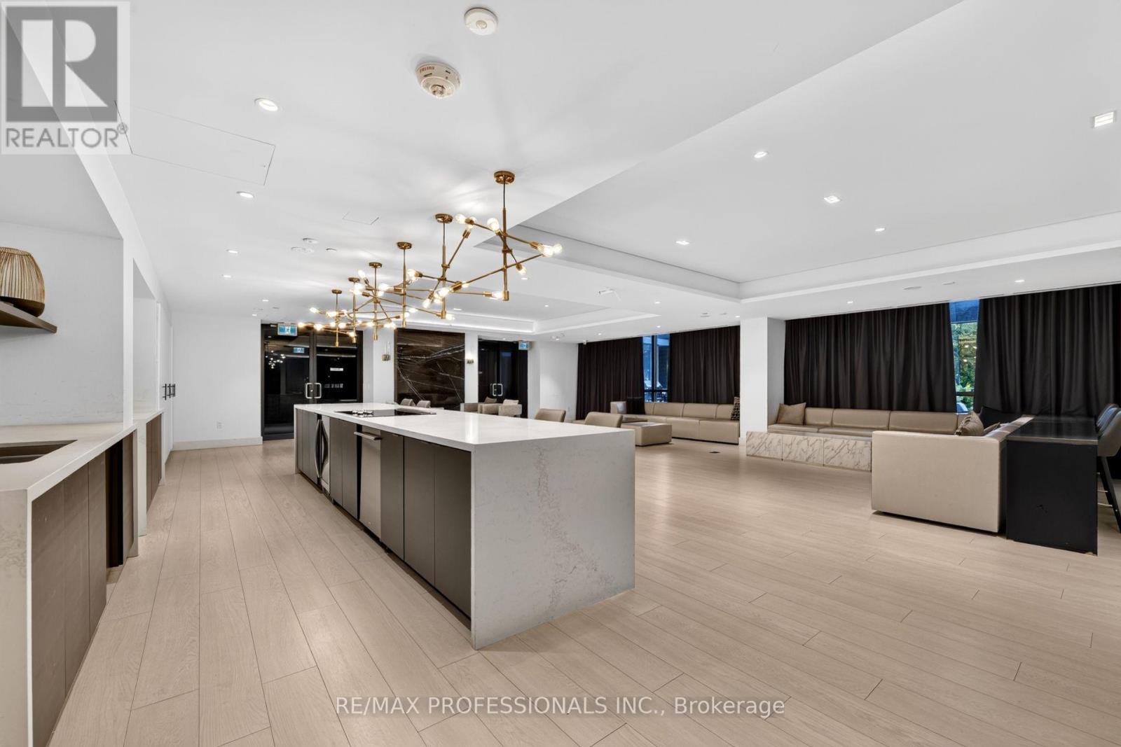 #406 10 GIBBS ROAD - Image 38