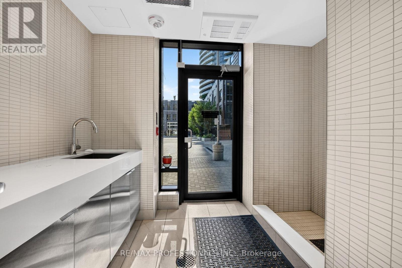 #406 10 GIBBS ROAD - Image 45