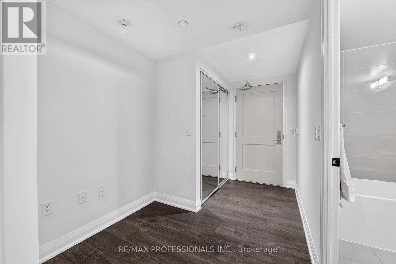 #406 10 GIBBS ROAD - Image 5