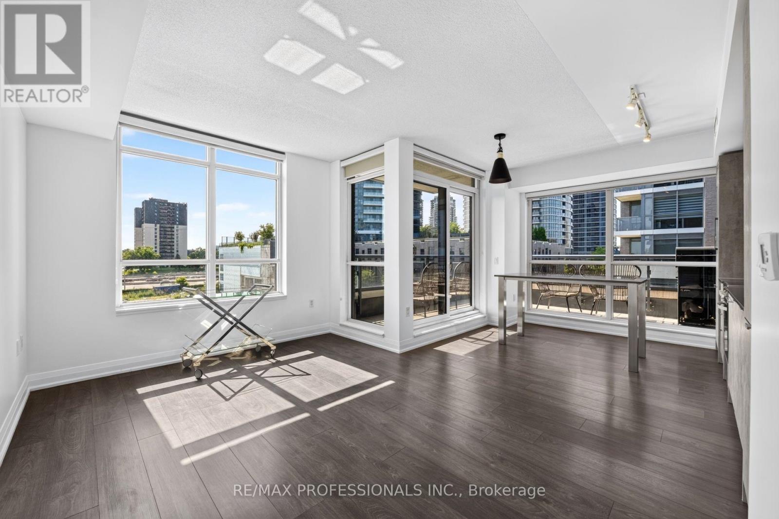 #406 10 GIBBS ROAD - Image 9