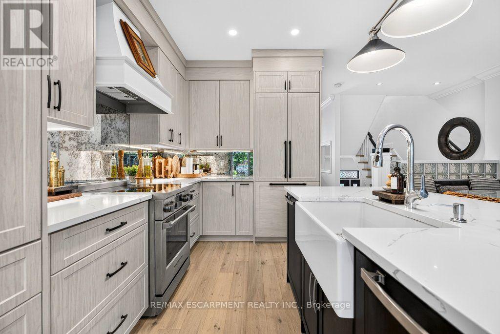 #12 1335 ONTARIO STREET - 14