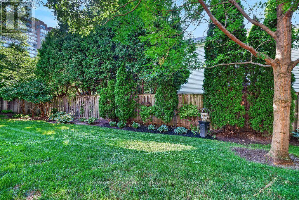 #12 1335 ONTARIO STREET - 40