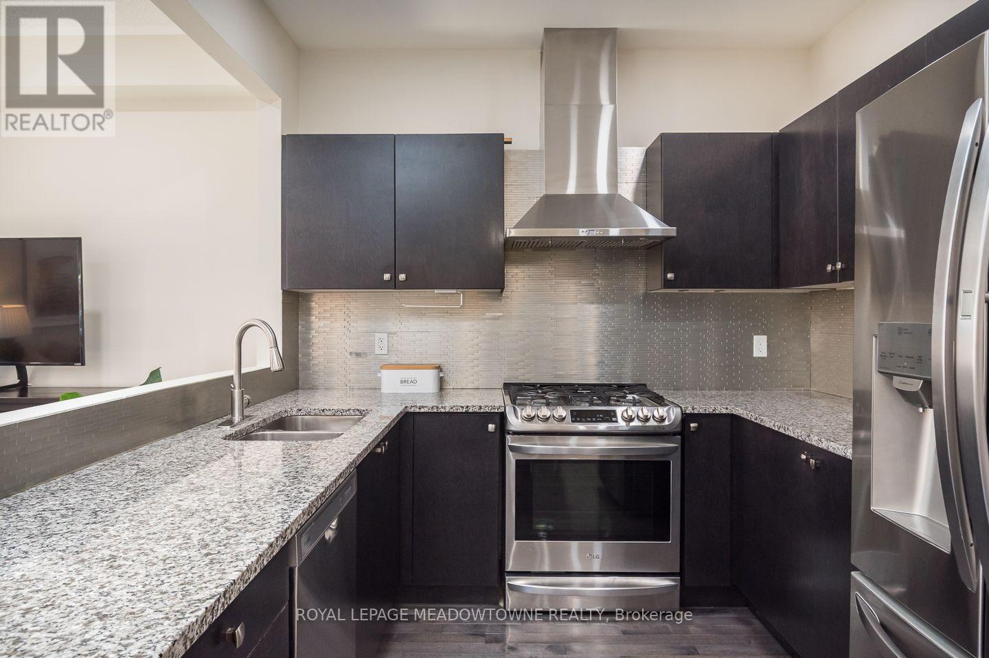 1079 JOB CRESCENT - 13