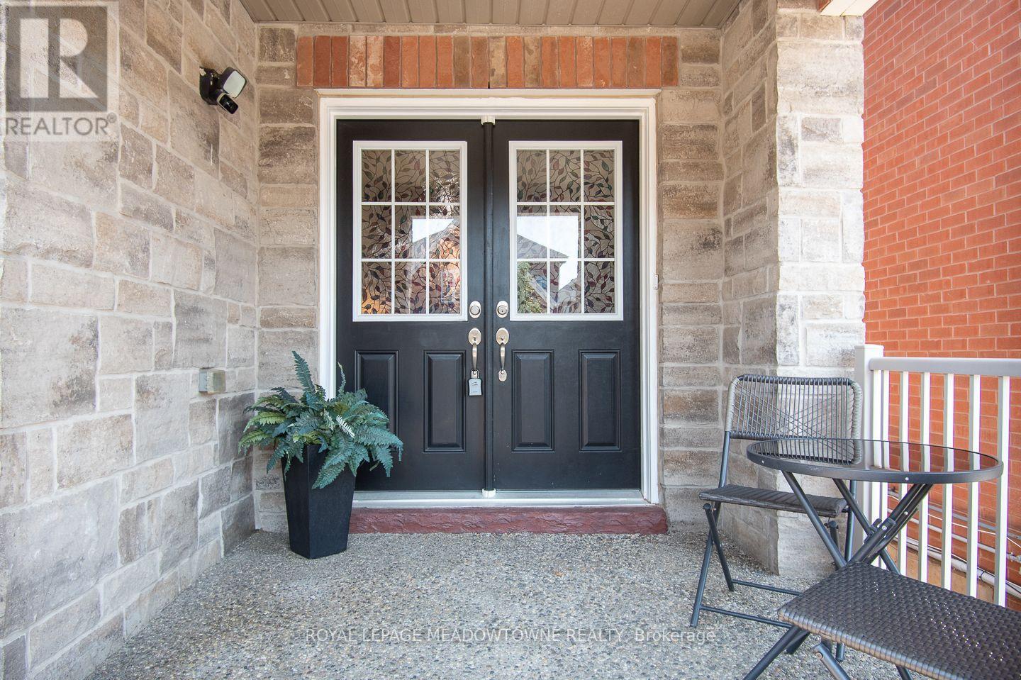 1079 JOB CRESCENT - 3