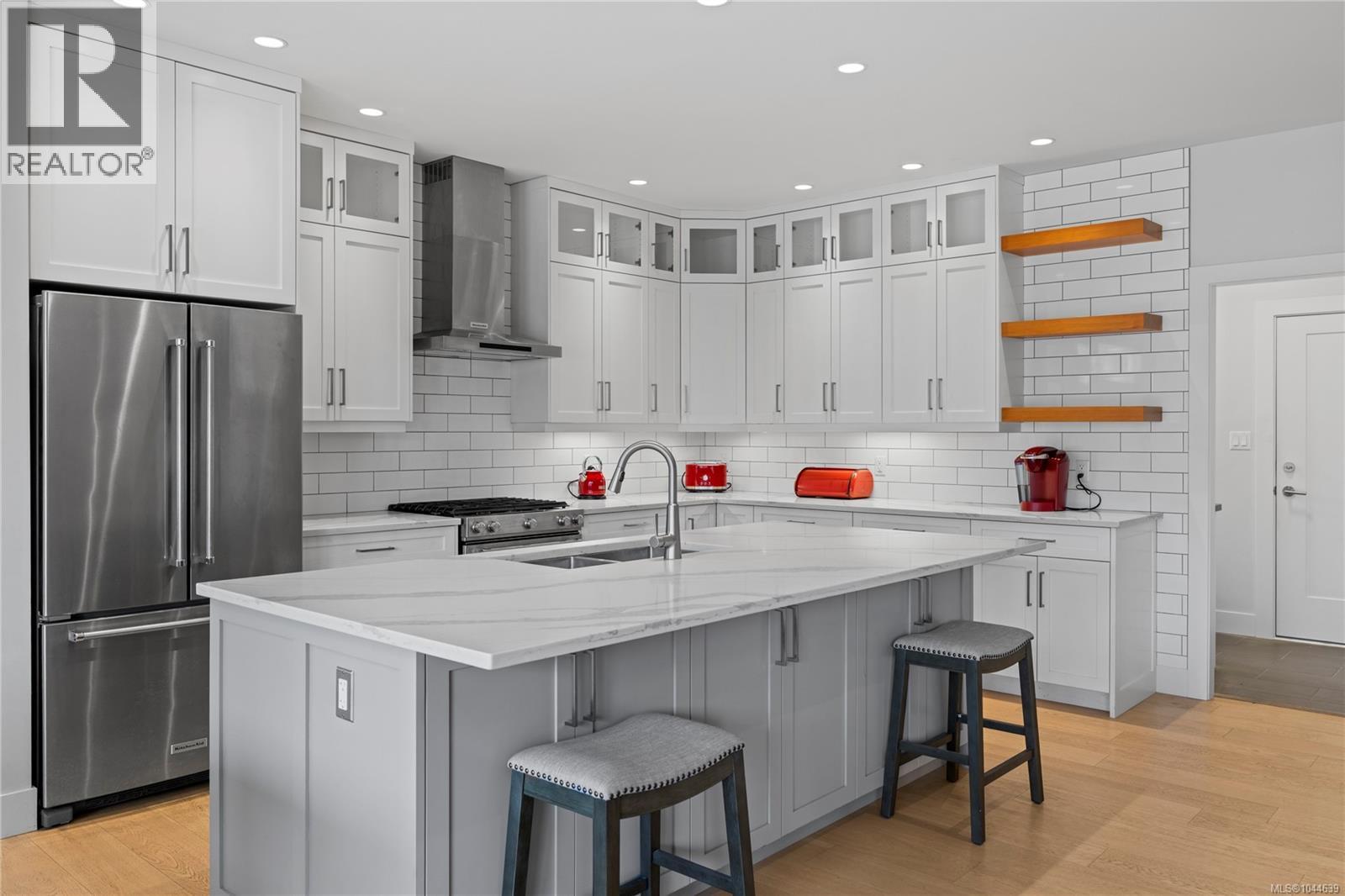 1312 Langara Dr - 12