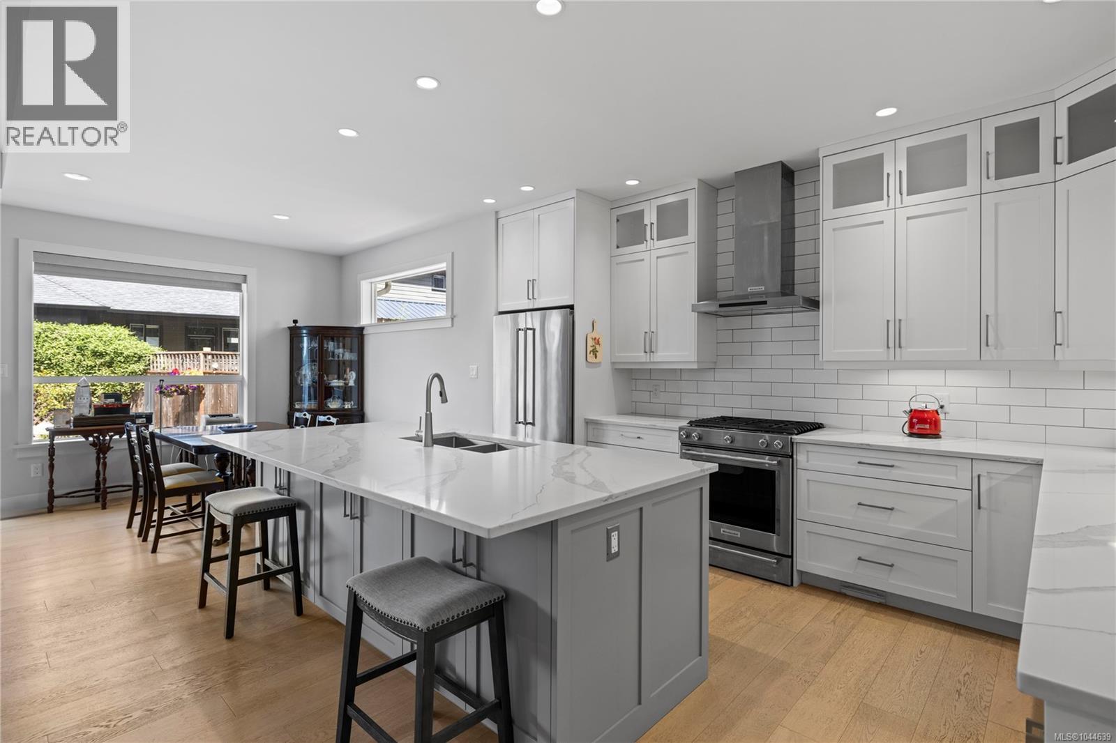 1312 Langara Dr - 15